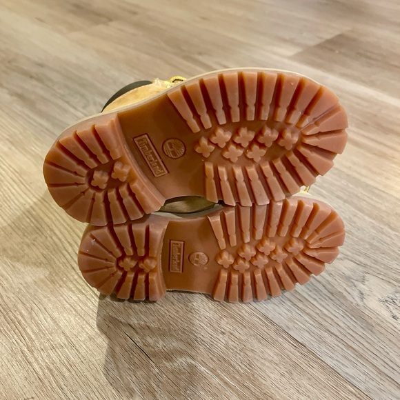 Timberland 6 Inch Boot “Butters” 🧈 Size 6 infant used with box 📦 - Picture 5 of 7